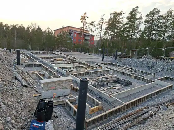 Sipoon Kalliomäenkaari 7–9, työmaakuva