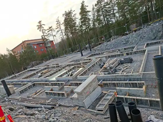 Sipoon Kalliomäenkaari 7–9 – elementtiasennus, paikallavalu, perustukset ja väestönsuojat (vss) (2026), kuva 4