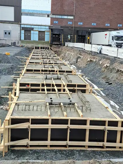 Valio Riihimäki – perustukset (2026), kuva 1
